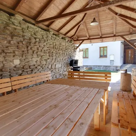 Tomasek V Blizkosti Arealu Dolni Dvur