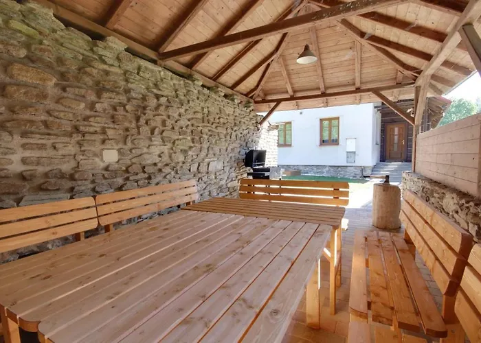 Tomasek V Blizkosti Arealu Dolni Dvur
